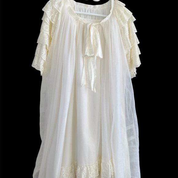 1960s IVORY COLOUR LACE PEIGNOIR NEGLIGEE SET, High Quality by Cahill Canada - Picture 8 of 8